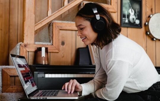 Remote customer service agent with a headset