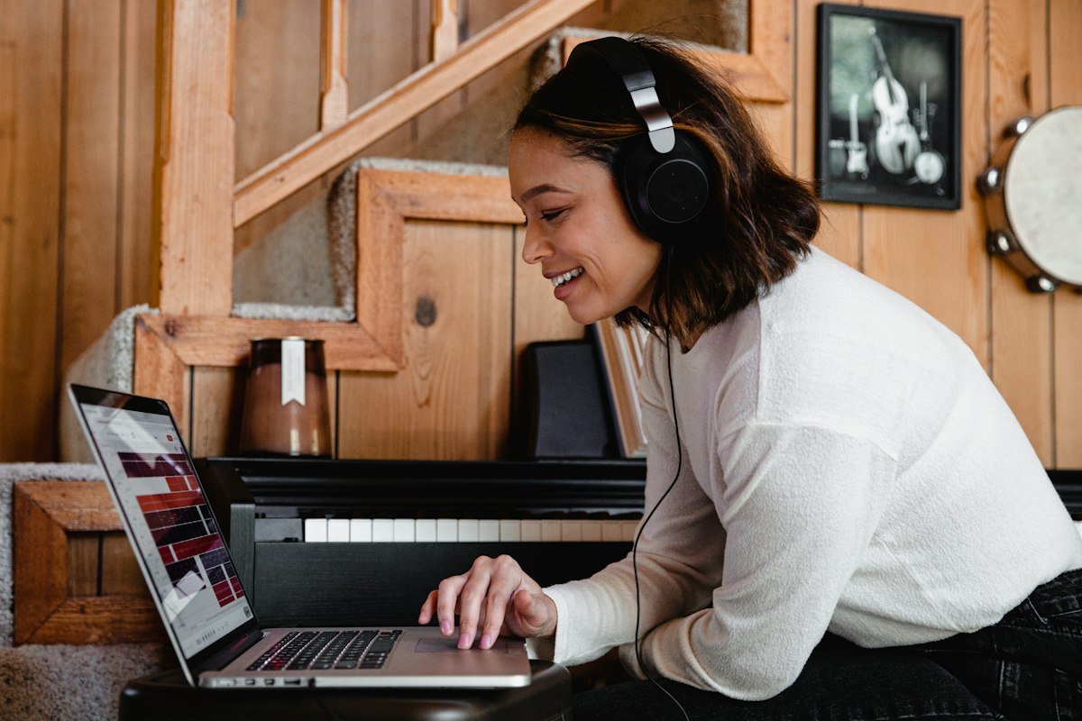 Remote customer service agent with a headset