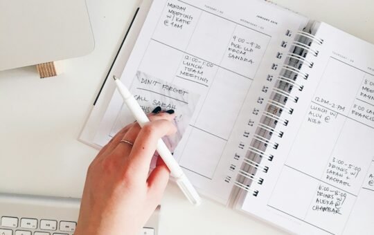 Virtual assistant planning client tasks