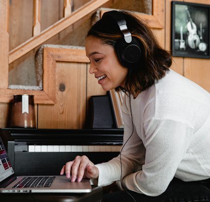 Woman wearing a headset helping customers from home